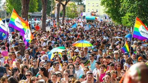 spiaggia gay catania|Locali Gay a Catania: Guida 2024